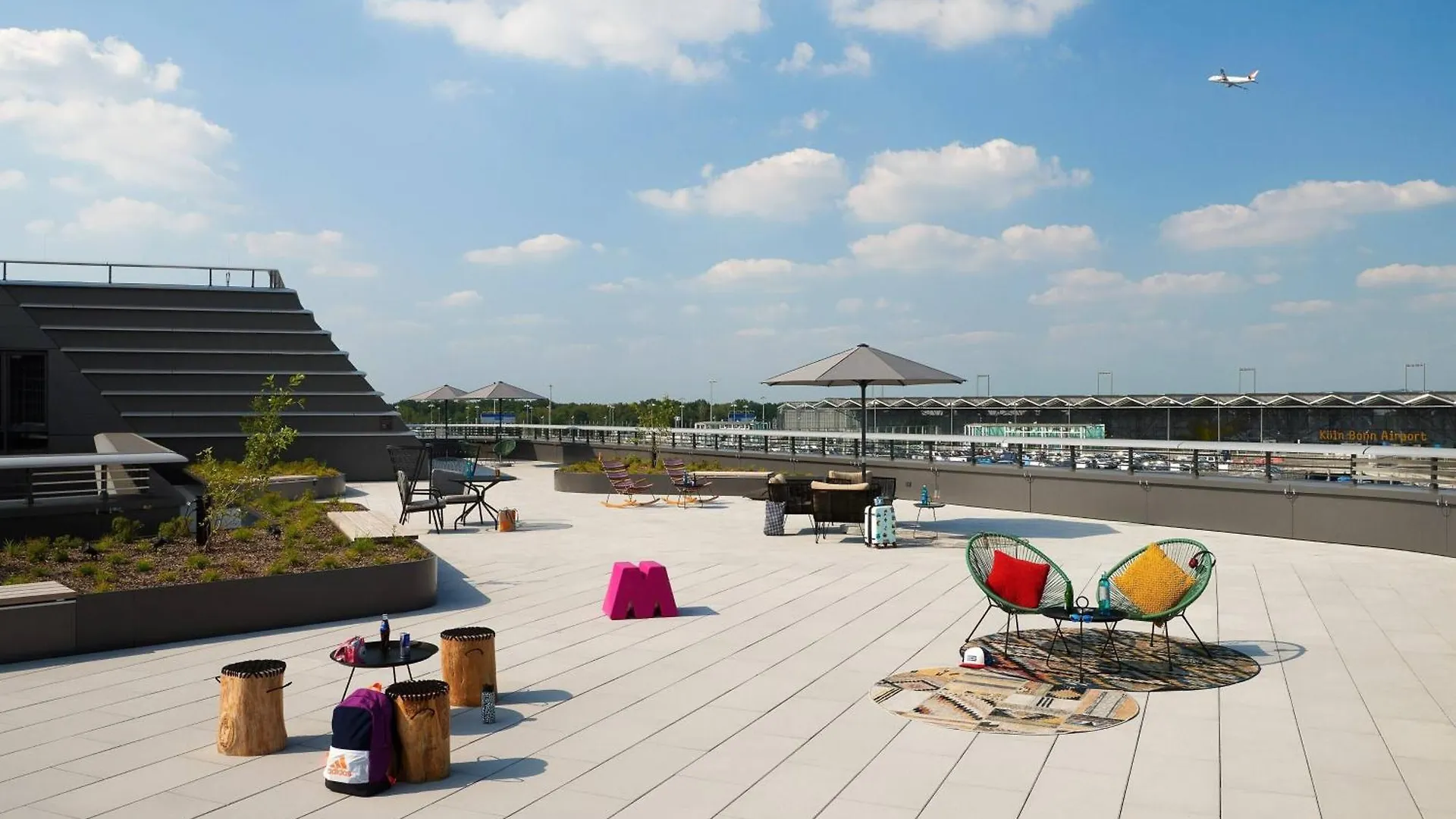 Moxy Cologne Bonn Airport Otel
