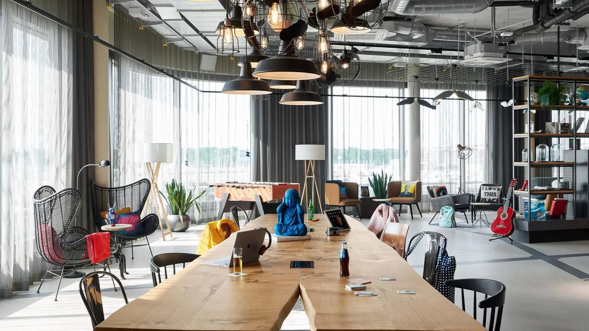 Moxy Cologne Bonn Airport Otel