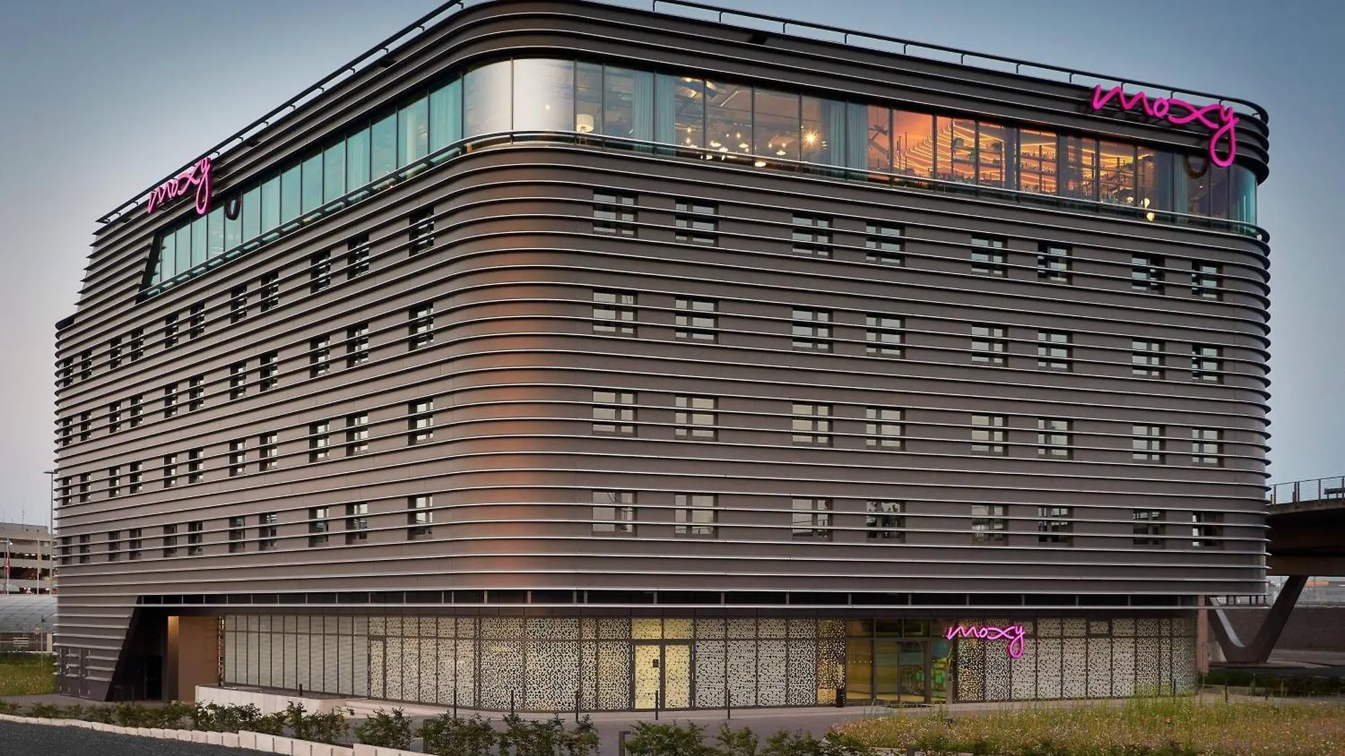 Moxy Cologne Bonn Airport Hotel