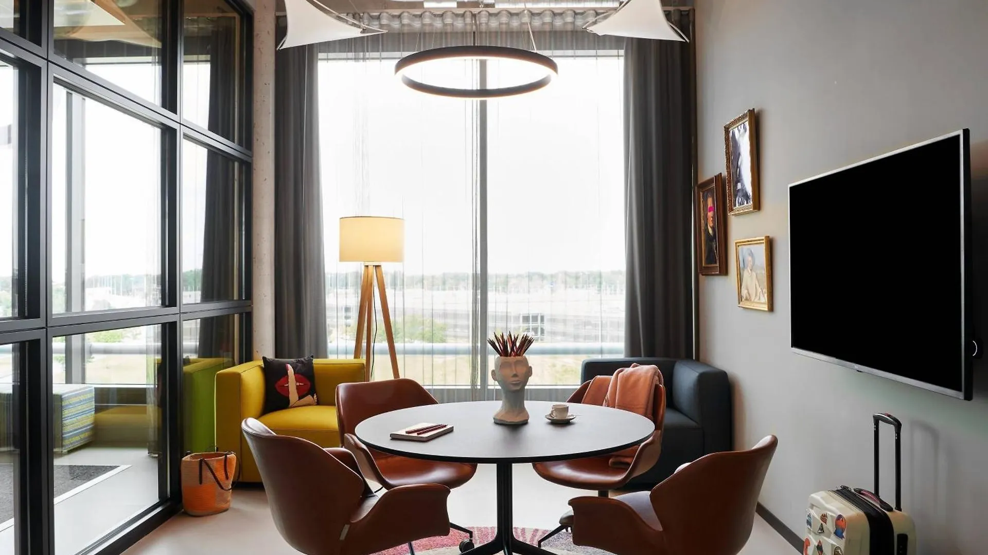 Moxy Cologne Bonn Airport Otel 3*,  Almanya