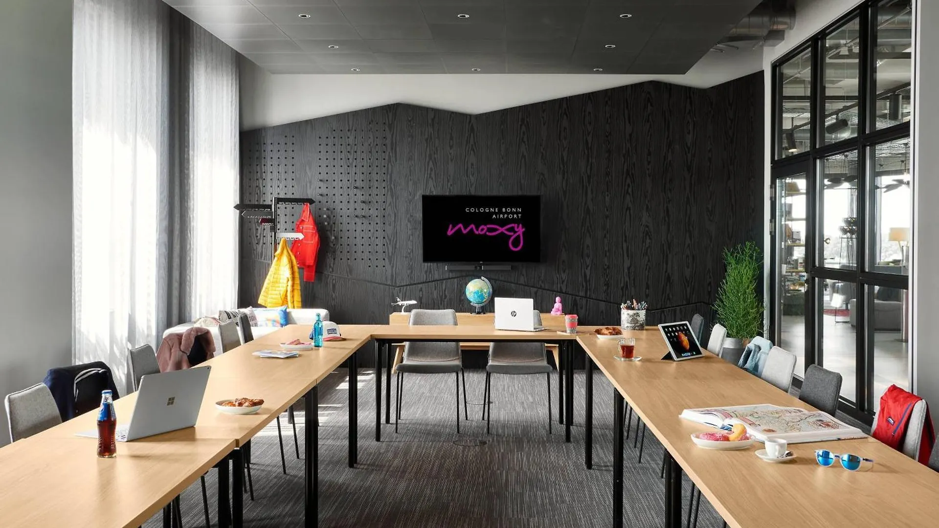 Moxy Cologne Bonn Airport Otel 3*,