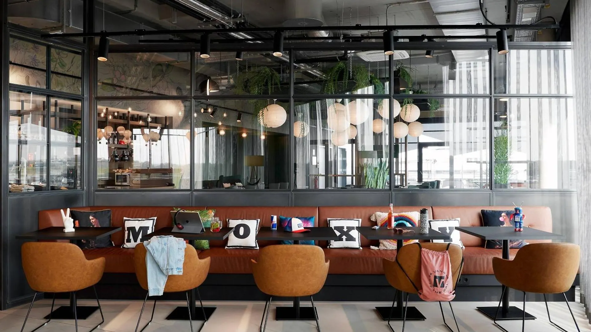 Moxy Cologne Bonn Airport Otel
