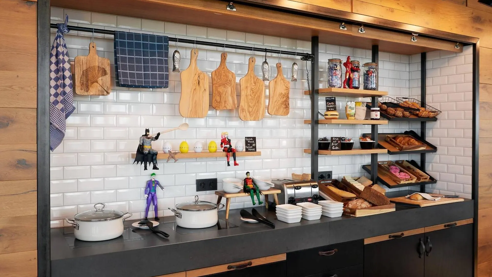Moxy Cologne Bonn Airport Hotel
