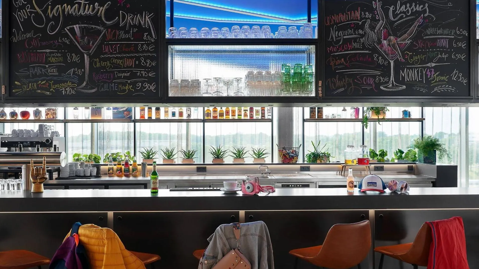 Moxy Cologne Bonn Airport Hotel